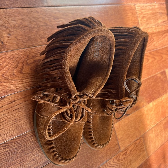 Minnetonka Suede Leather Fringe Wedge Shoe Ankle Boot Size 9 - Picture 3 of 6